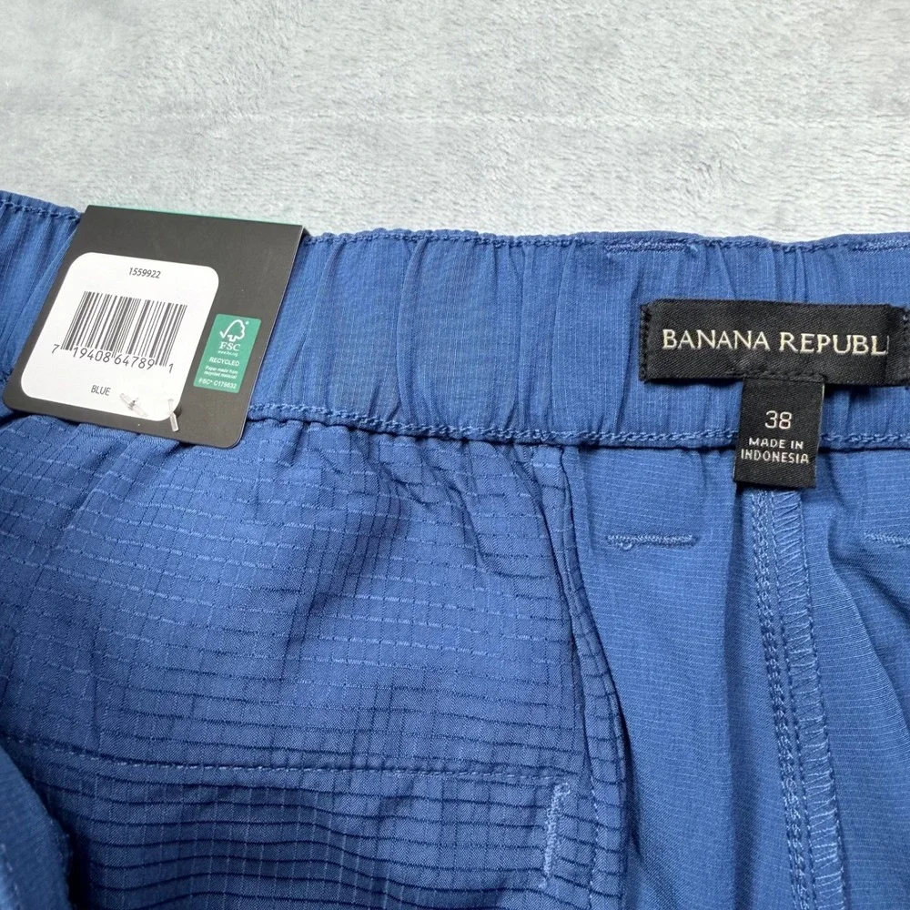 Banana Republic Mens Comfort Flat Front Shorts Blue Stretch Wicking Size 38